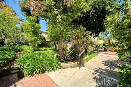 407 W Duarte Road 8