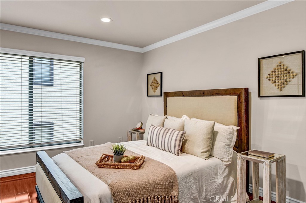 407 W Duarte Road 8