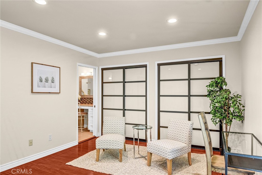 407 W Duarte Road 8