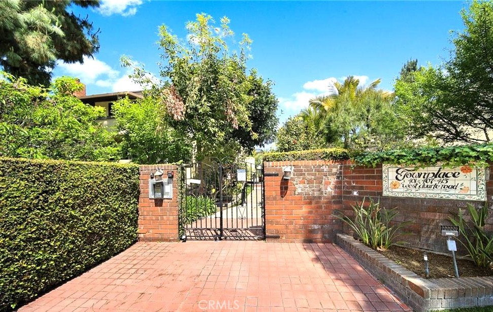407 W Duarte Road 8