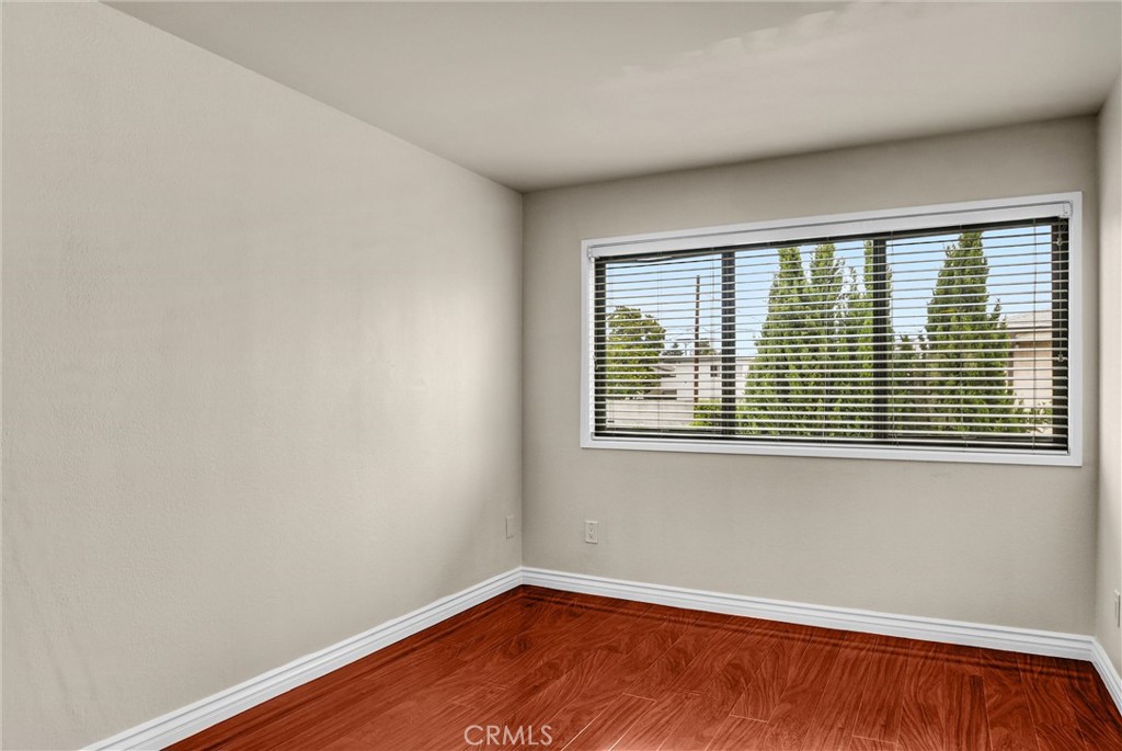 407 W Duarte Road 8
