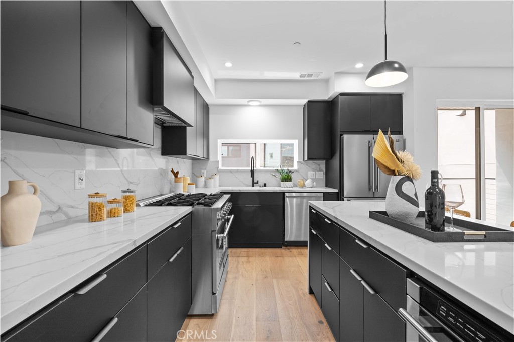 6849 N Figueroa Street