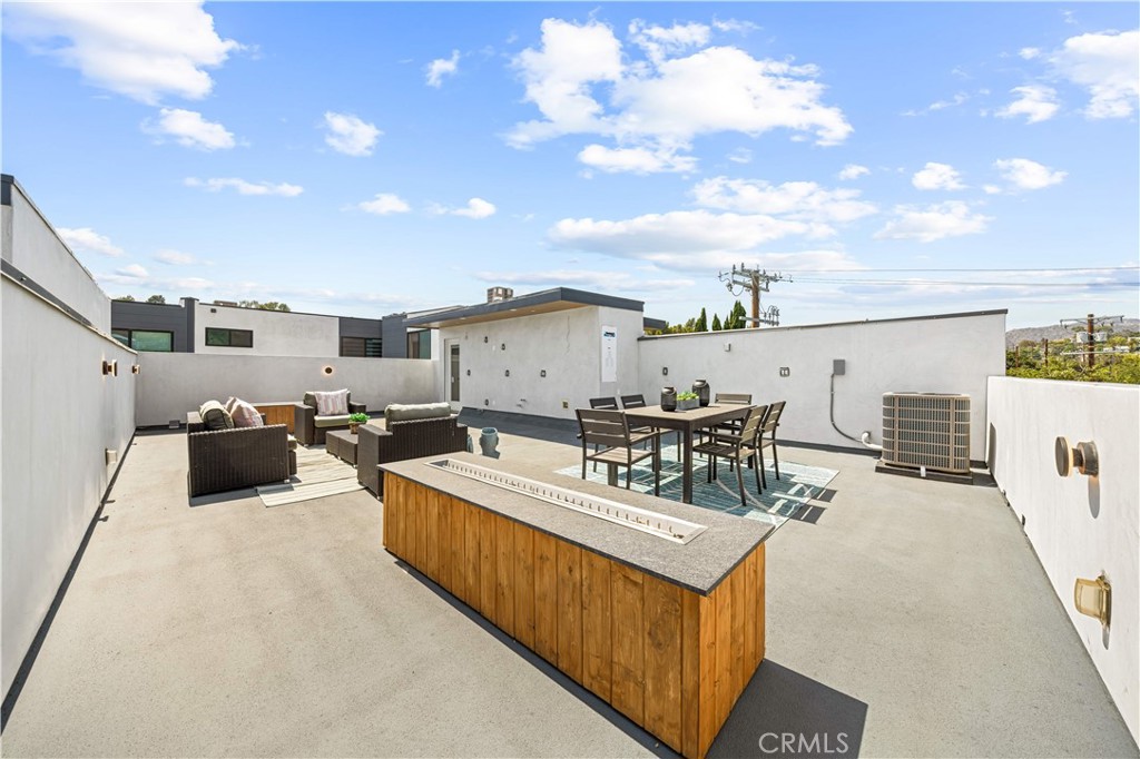 6849 N Figueroa Street