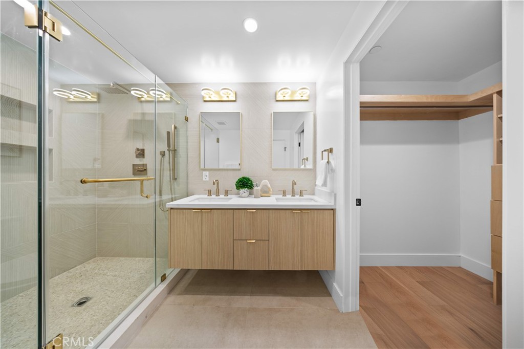 6849 N Figueroa Street