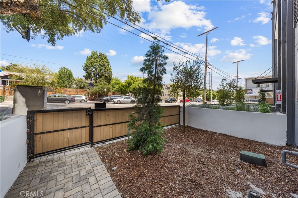 6849 N Figueroa Street