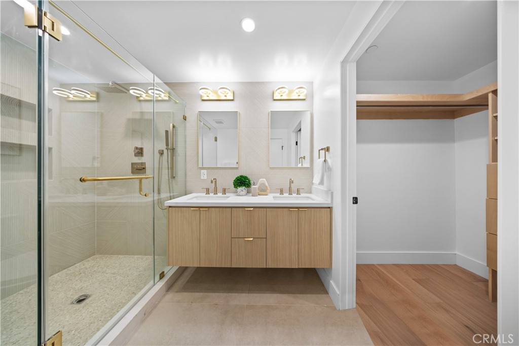 6849 N Figueroa Street