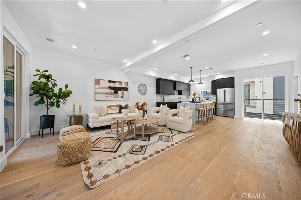 6849 N Figueroa Street