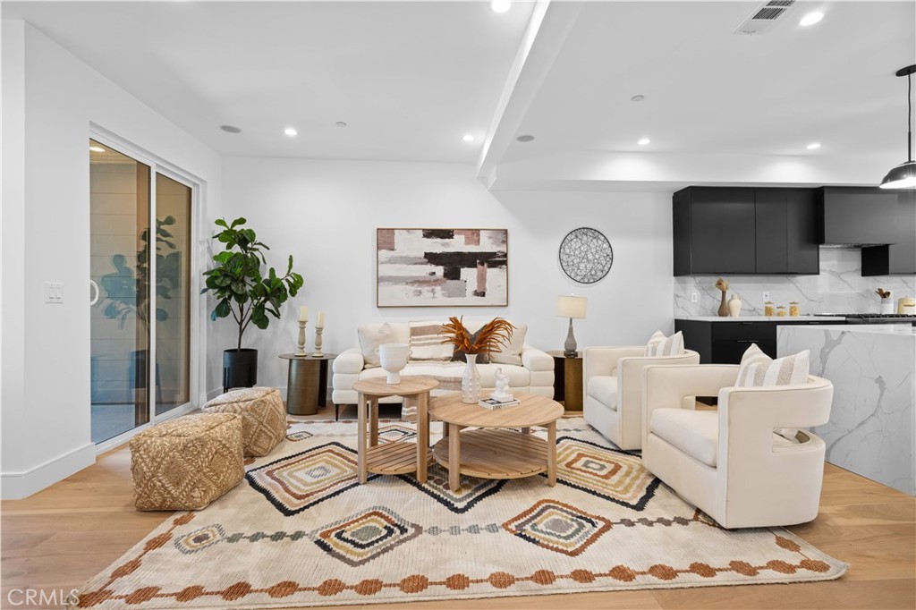 6849 N Figueroa Street