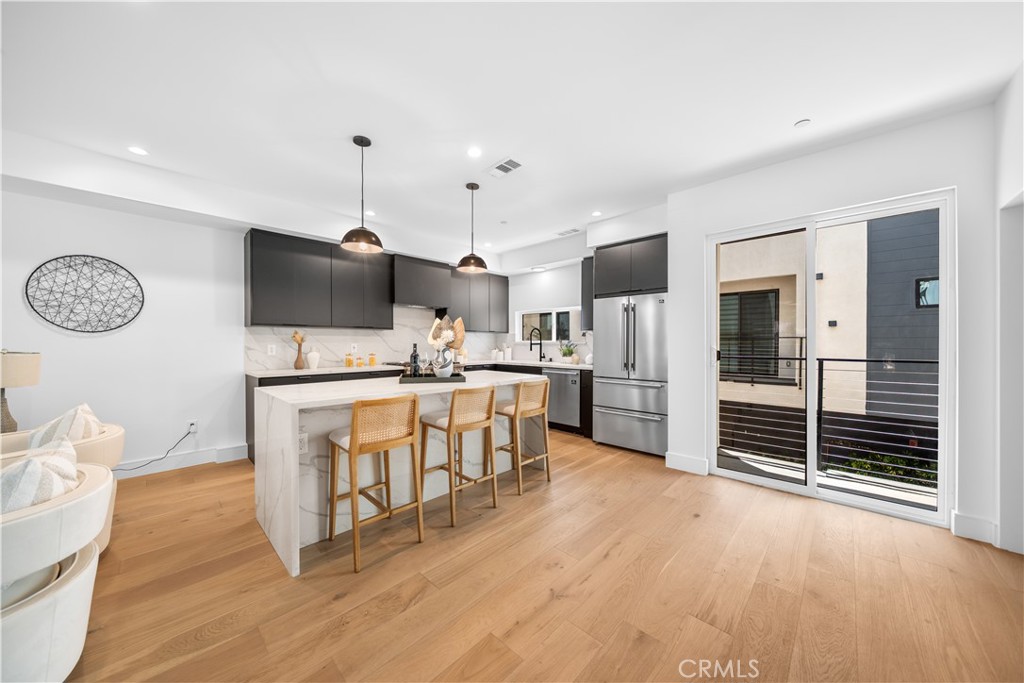 6849 N Figueroa Street