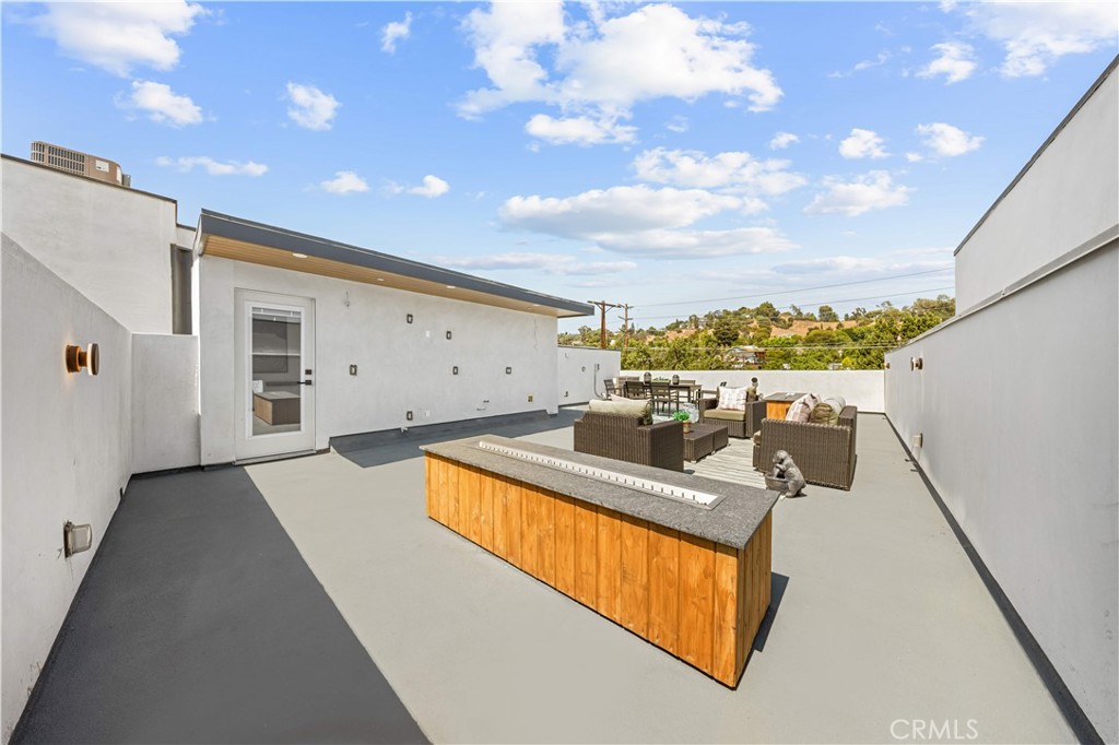 6849 N Figueroa Street