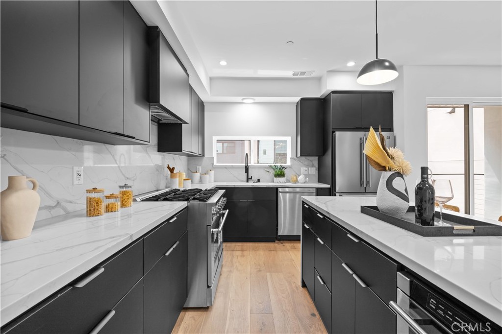 6849 N Figueroa Street