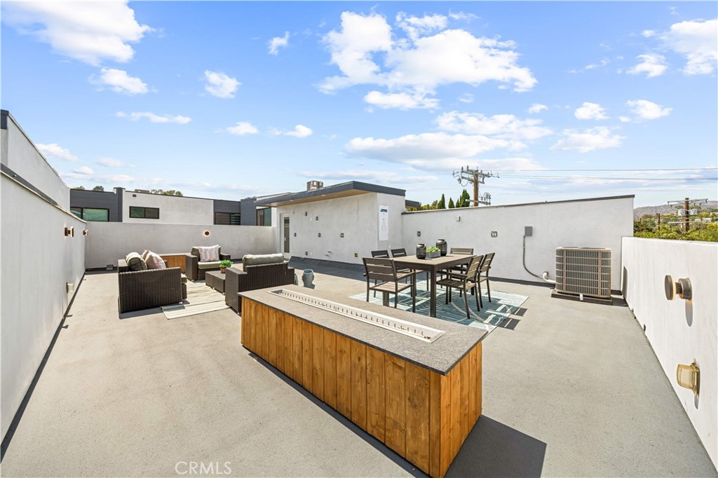 6849 N Figueroa Street