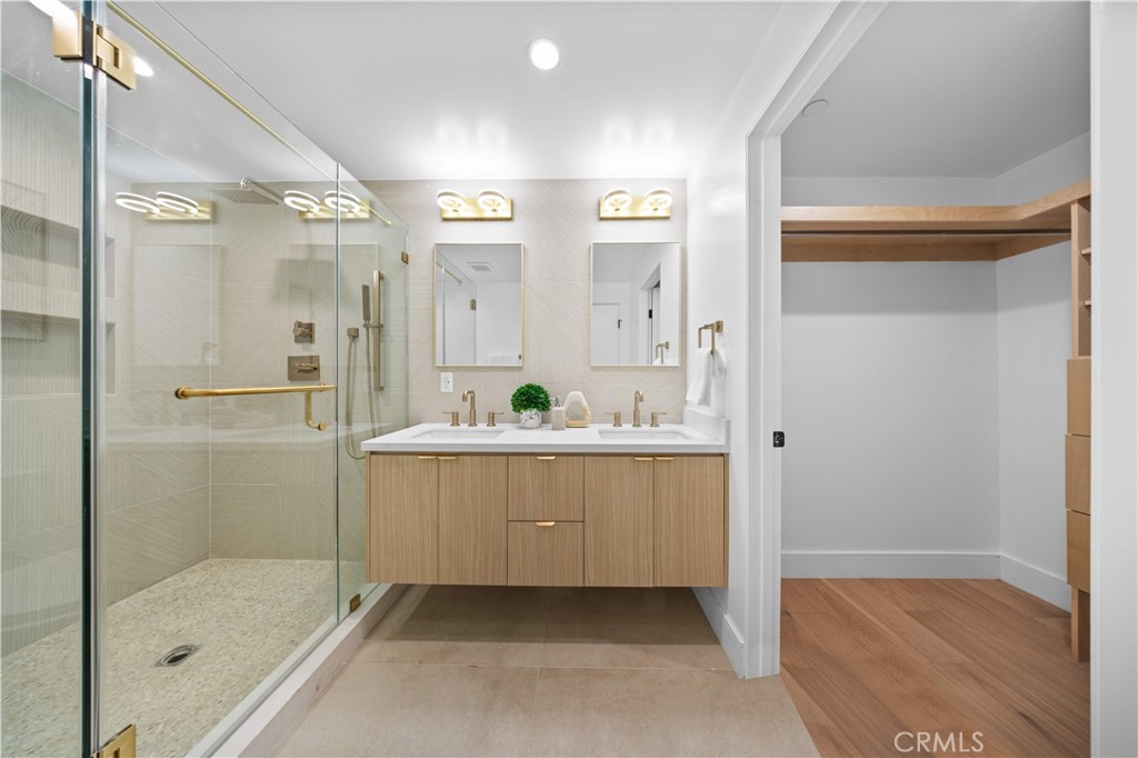 6849 N Figueroa Street