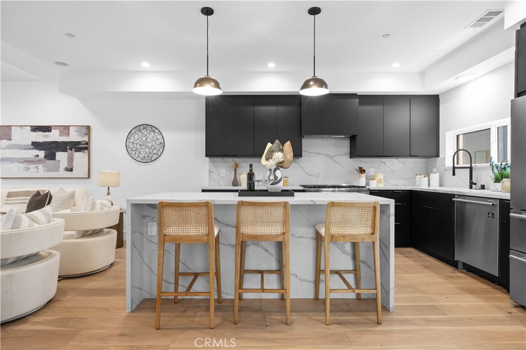 6849 N Figueroa Street