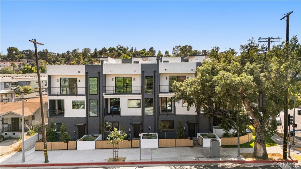 6849 N Figueroa Street