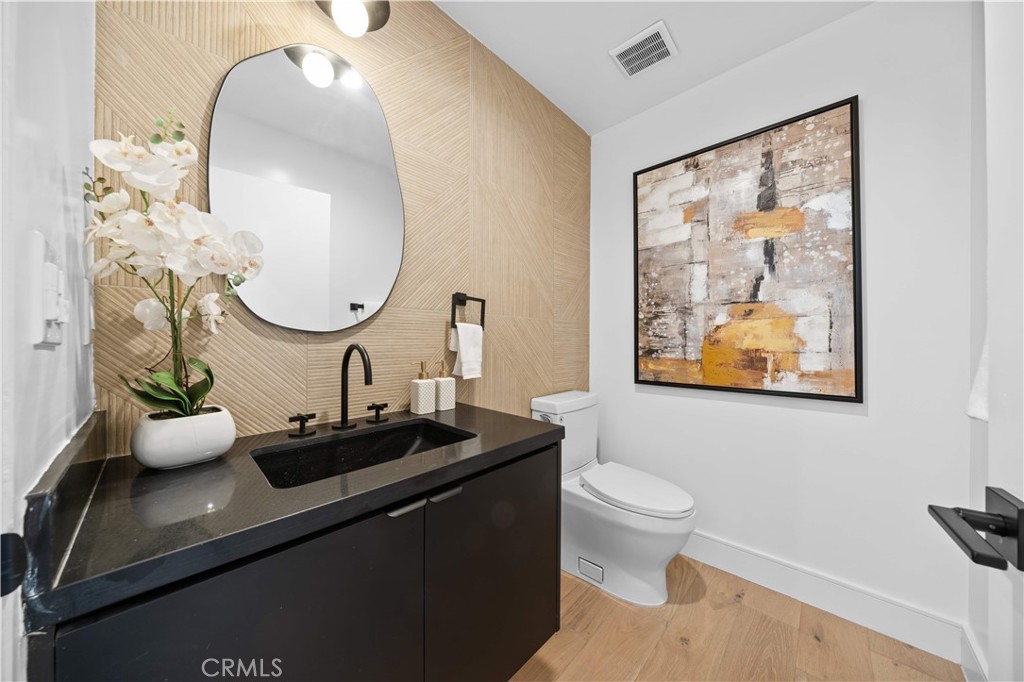 6849 N Figueroa Street