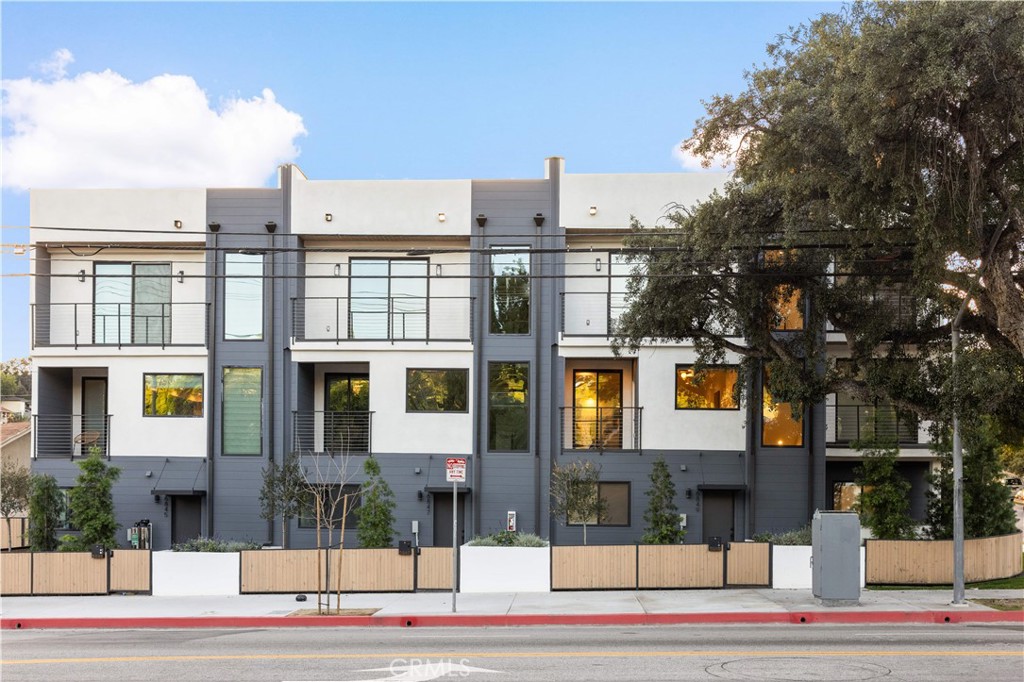 6849 N Figueroa Street