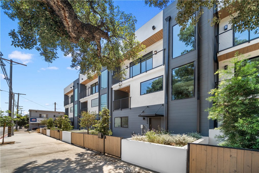 6849 N Figueroa Street
