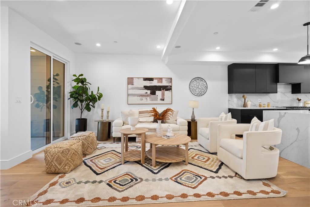 6849 N Figueroa Street