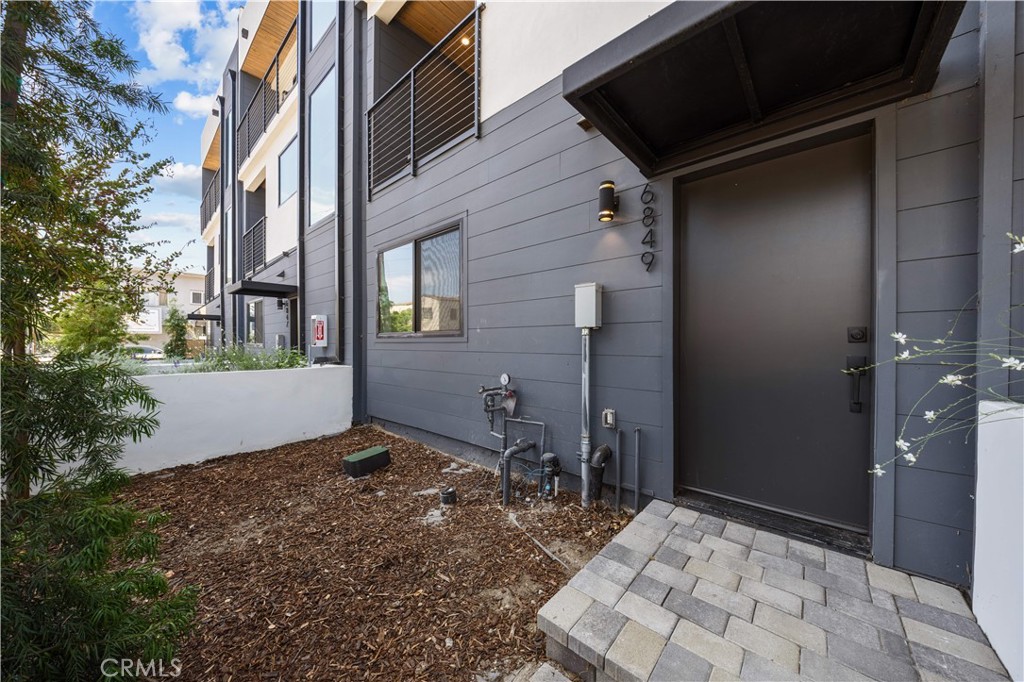 6849 N Figueroa Street