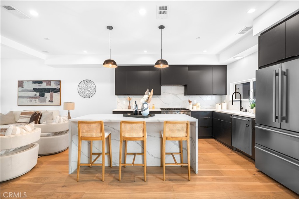 6849 N Figueroa Street