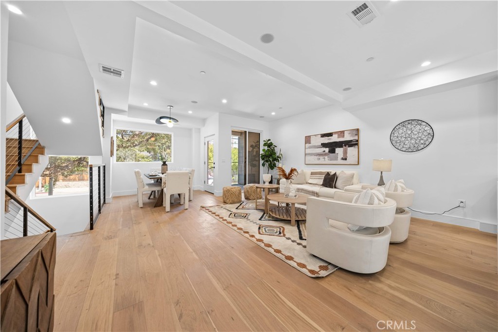 6849 N Figueroa Street