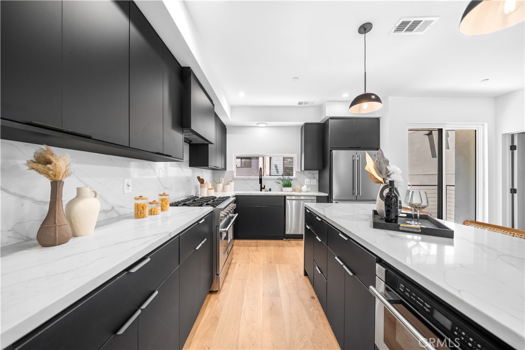 6849 N Figueroa Street