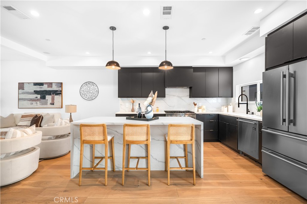 6849 N Figueroa Street