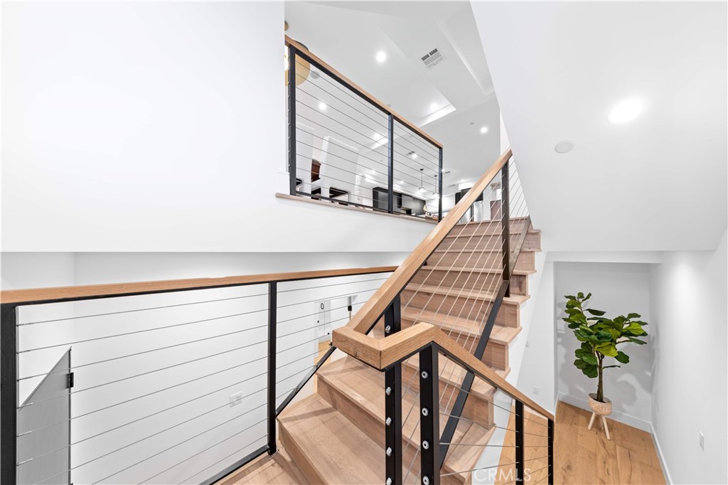 6849 N Figueroa Street