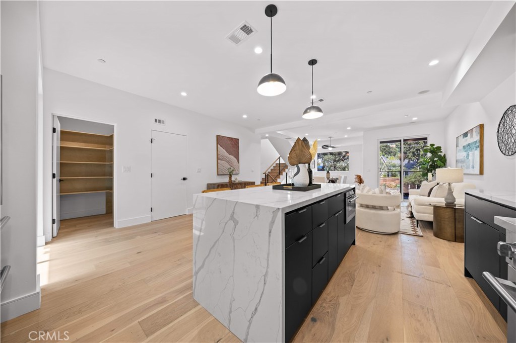 6849 N Figueroa Street
