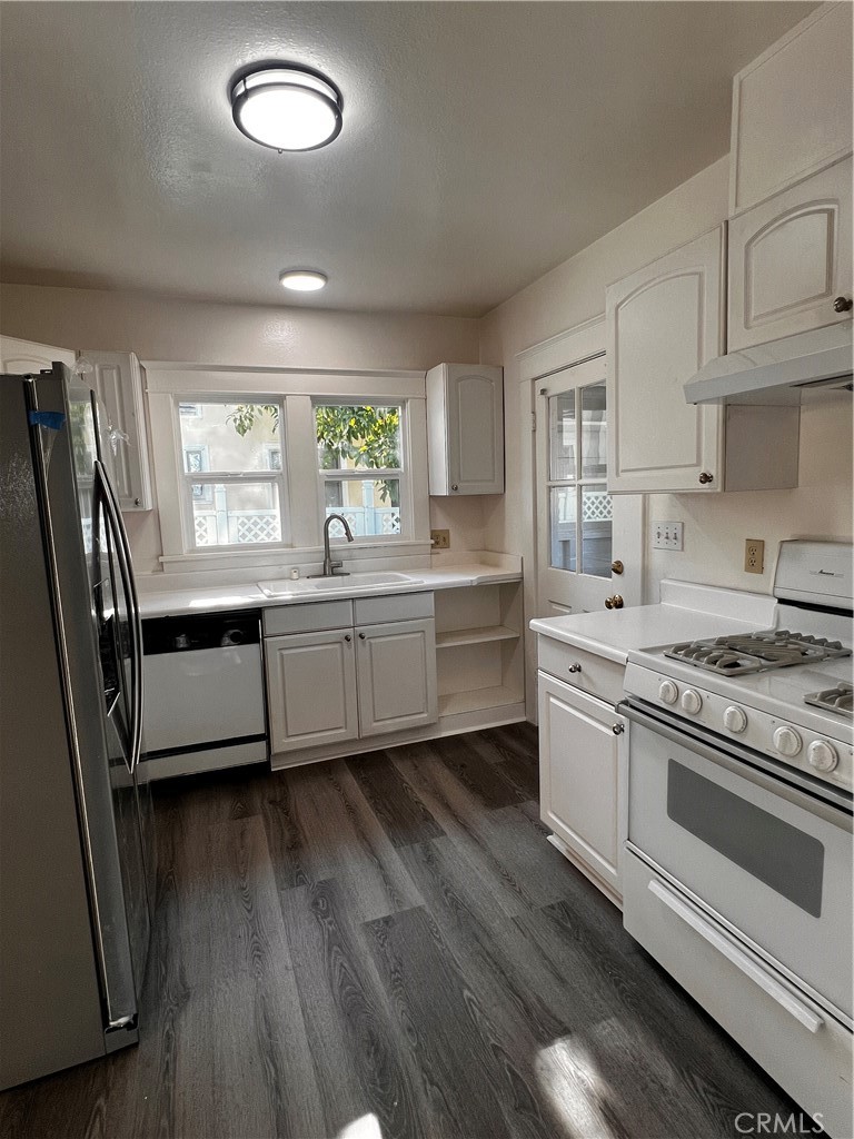 320 W Lemon Avenue
