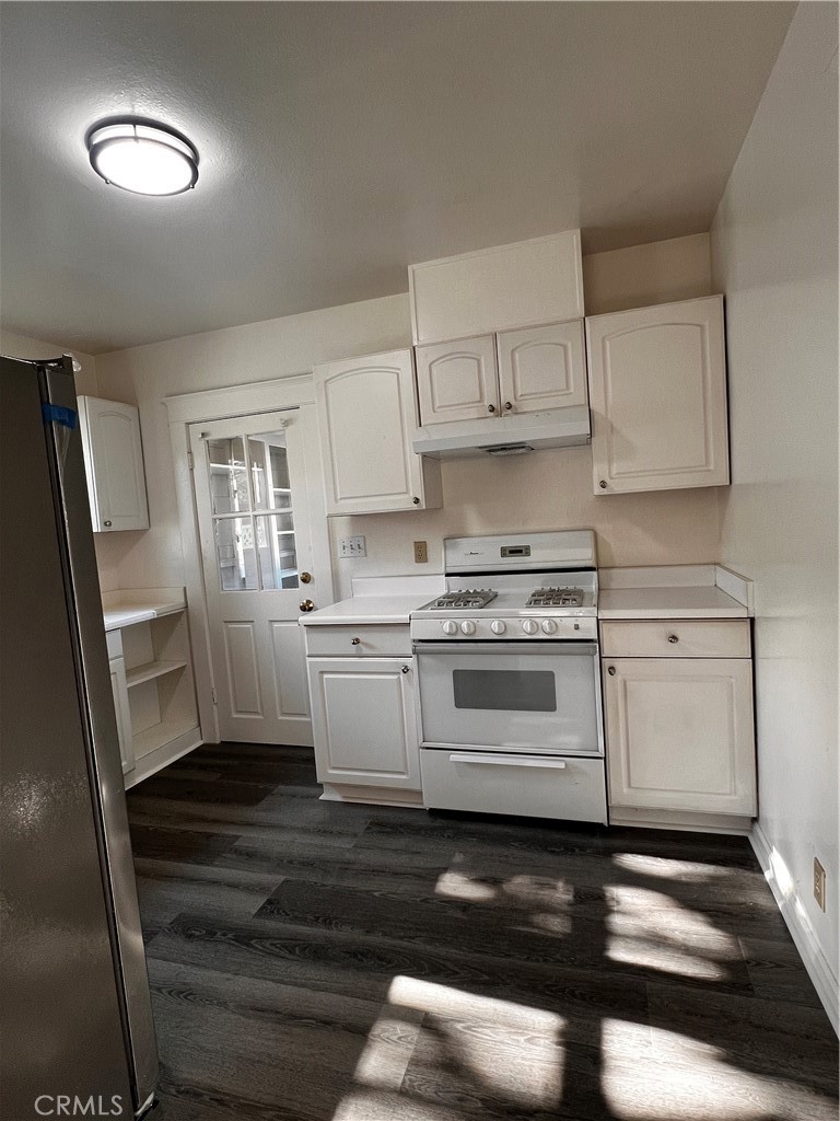 320 W Lemon Avenue