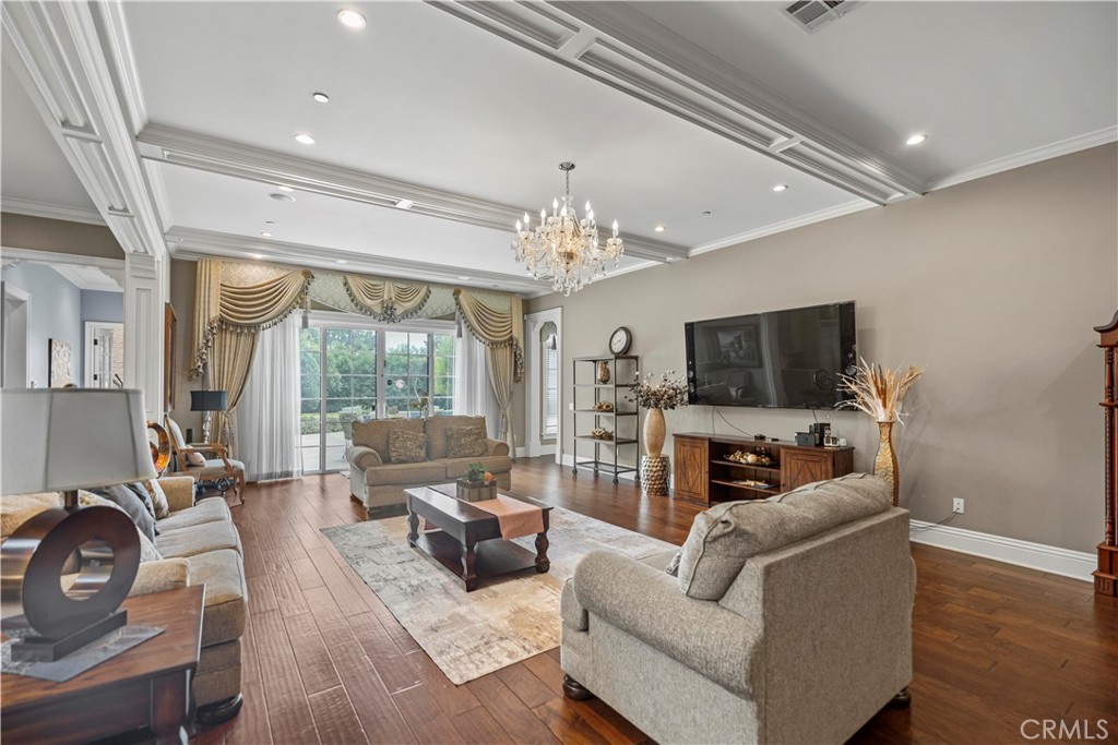 382 W Woodruff Avenue