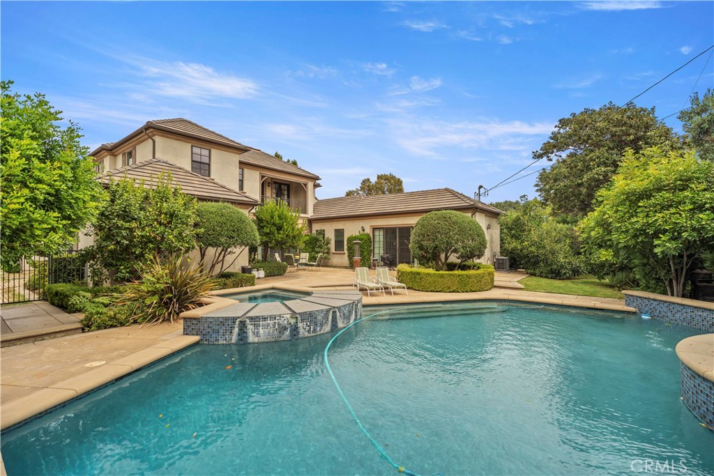 382 W Woodruff Avenue