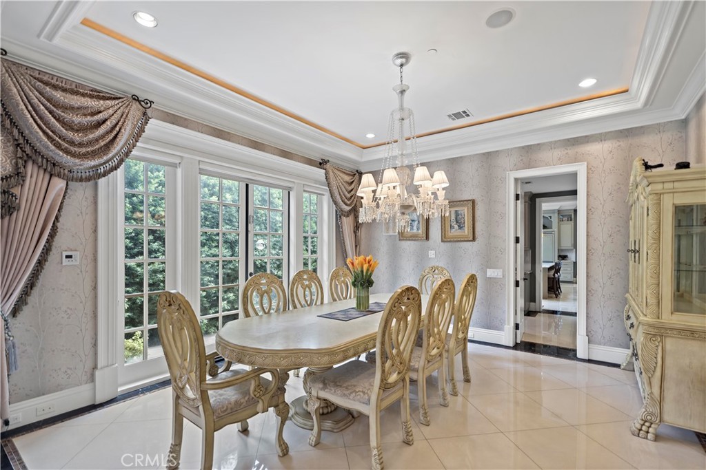 382 W Woodruff Avenue