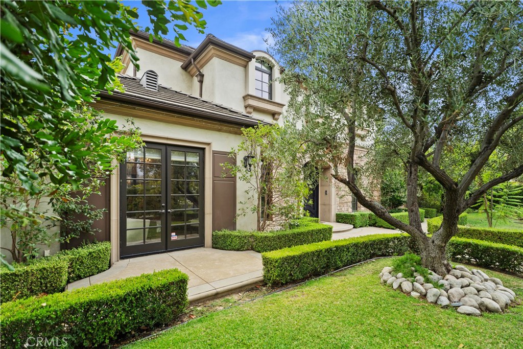 382 W Woodruff Avenue