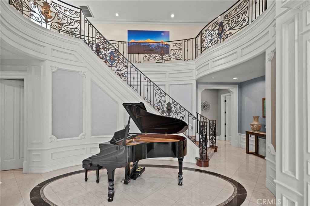 382 W Woodruff Avenue