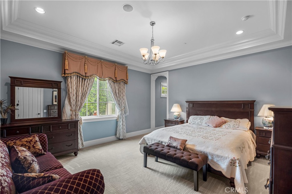 382 W Woodruff Avenue