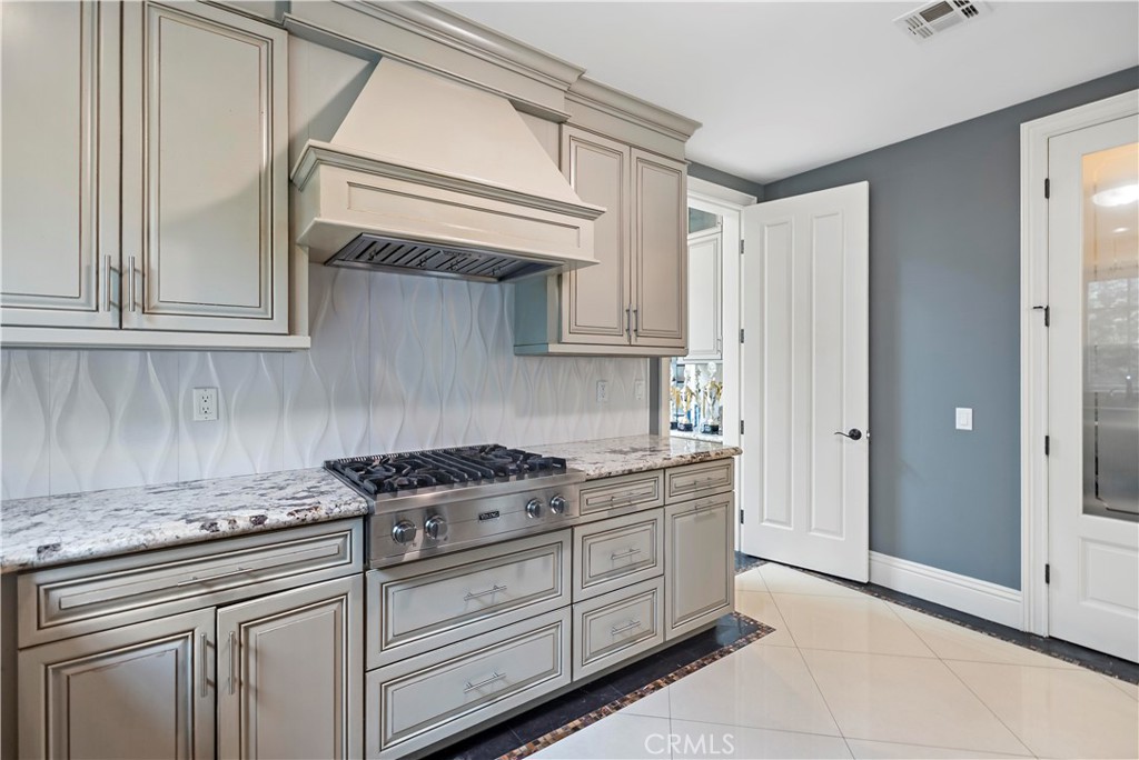 382 W Woodruff Avenue