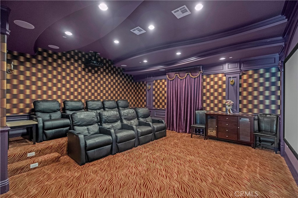 382 W Woodruff Avenue