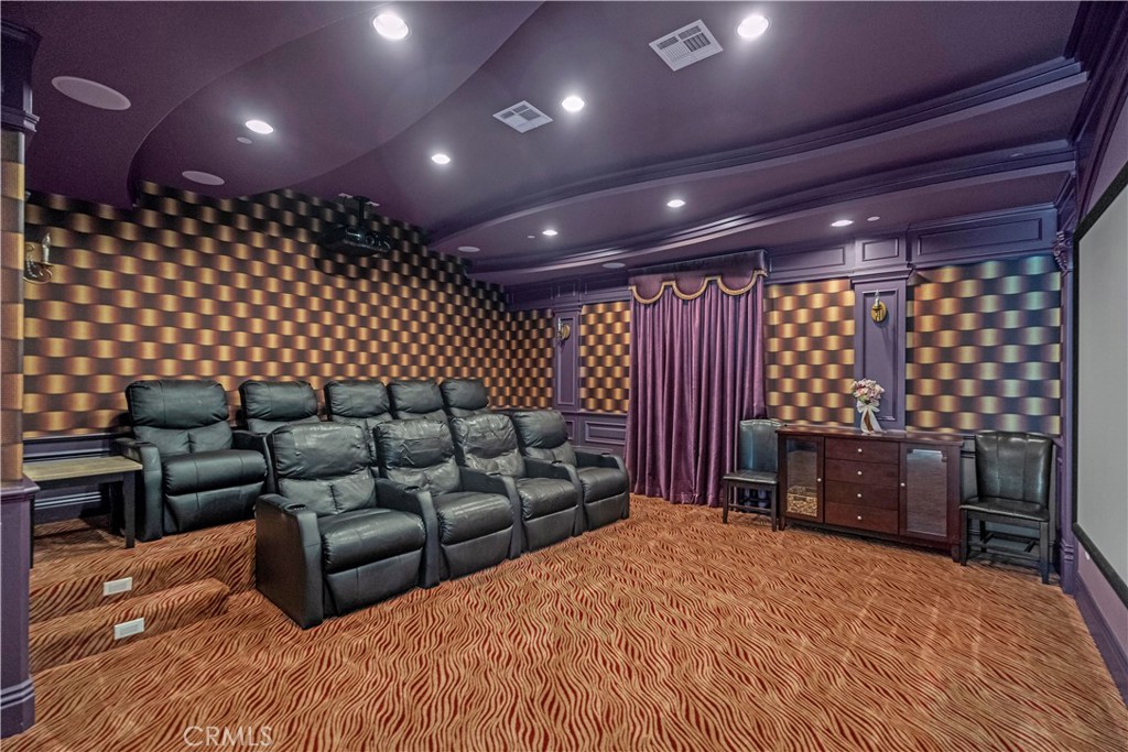 382 W Woodruff Avenue