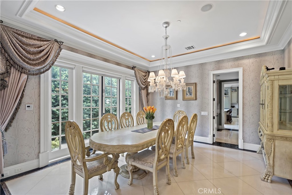 382 W Woodruff Avenue