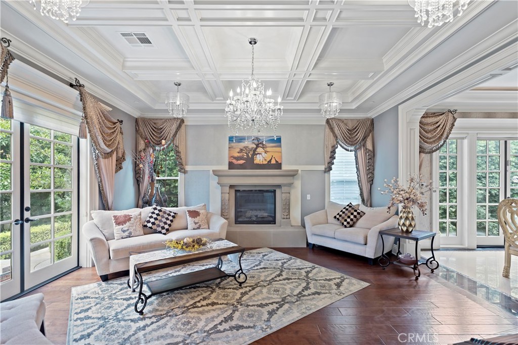 382 W Woodruff Avenue