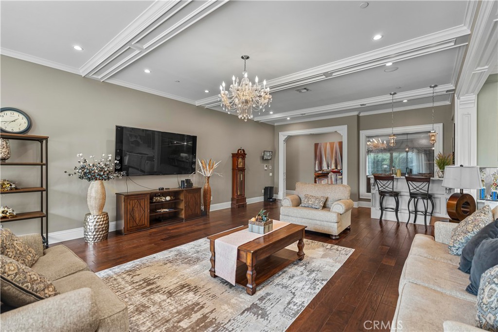 382 W Woodruff Avenue