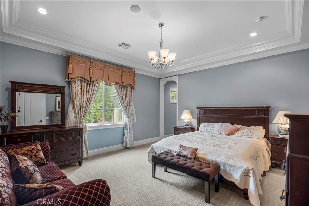 382 W Woodruff Avenue