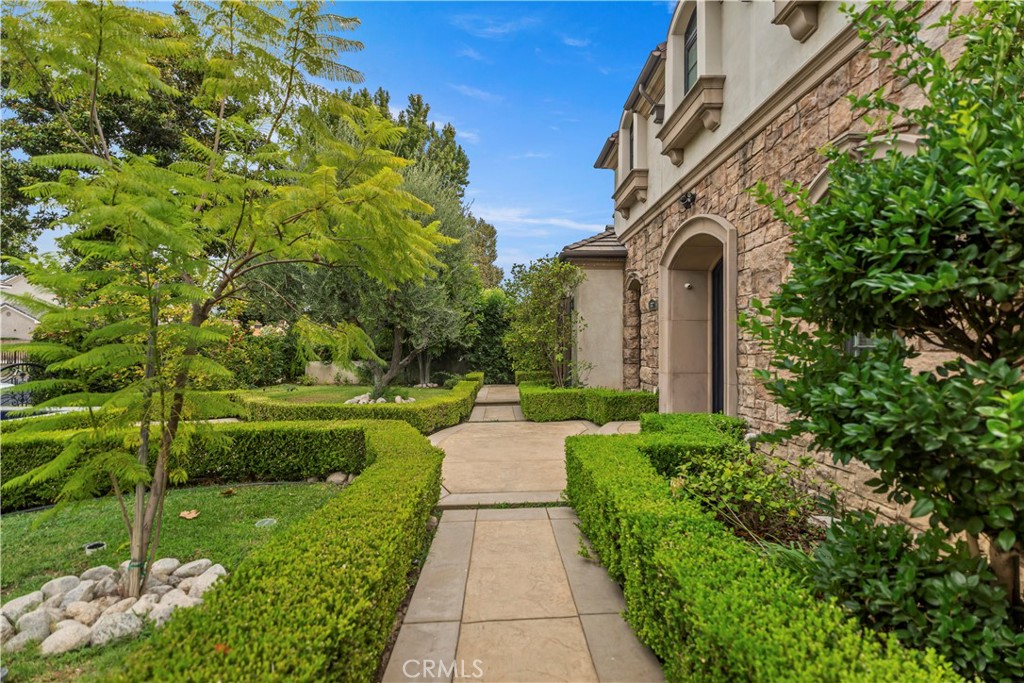 382 W Woodruff Avenue