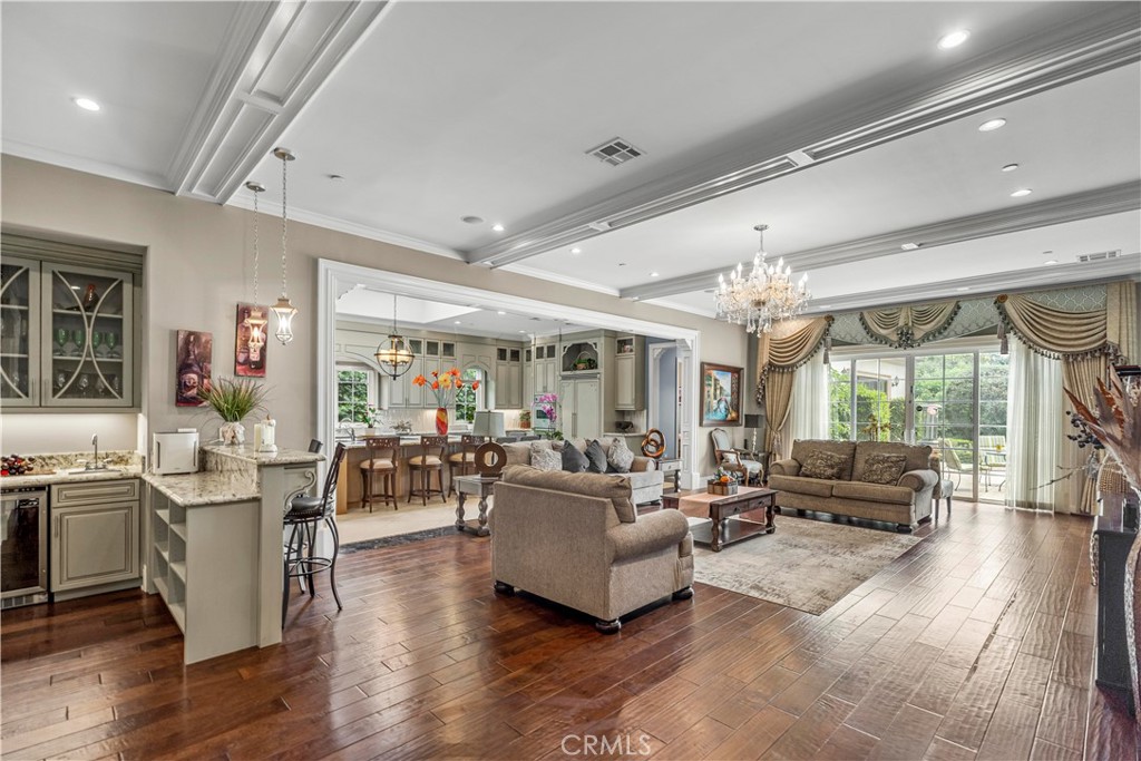 382 W Woodruff Avenue