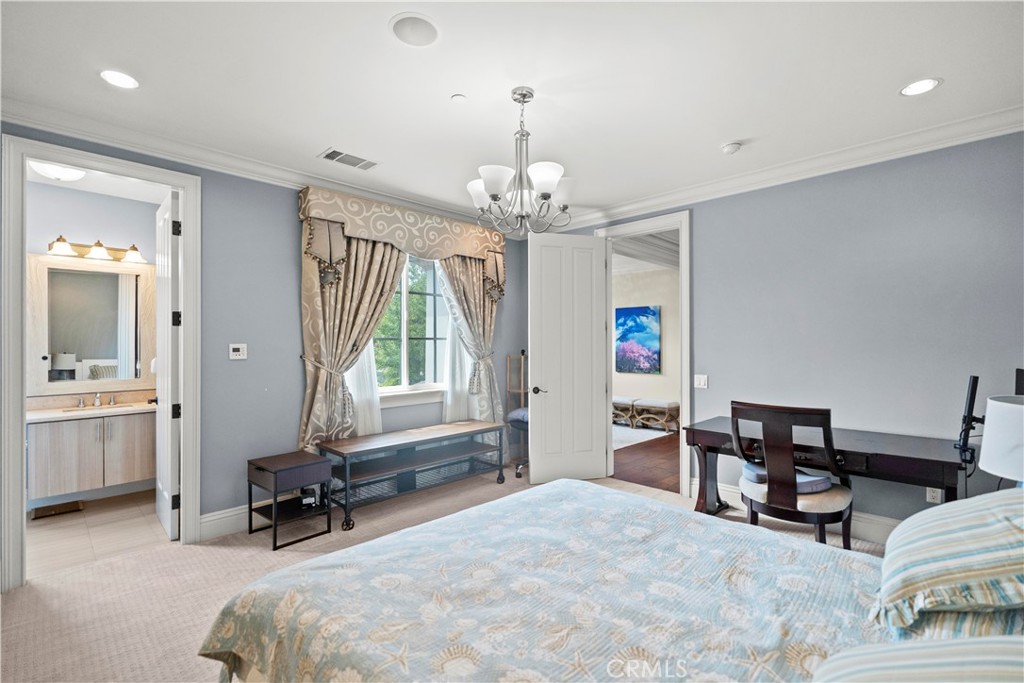 382 W Woodruff Avenue