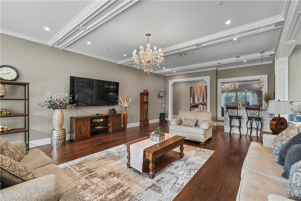 382 W Woodruff Avenue