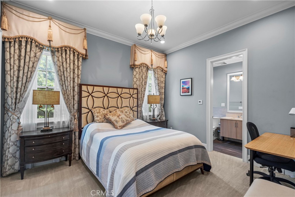 382 W Woodruff Avenue